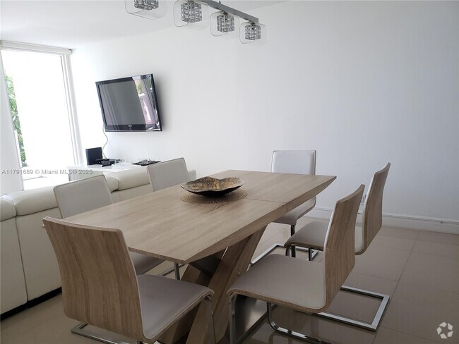 Building Photo - 1717 N Bayshore Dr Unit A-1253 Rental
