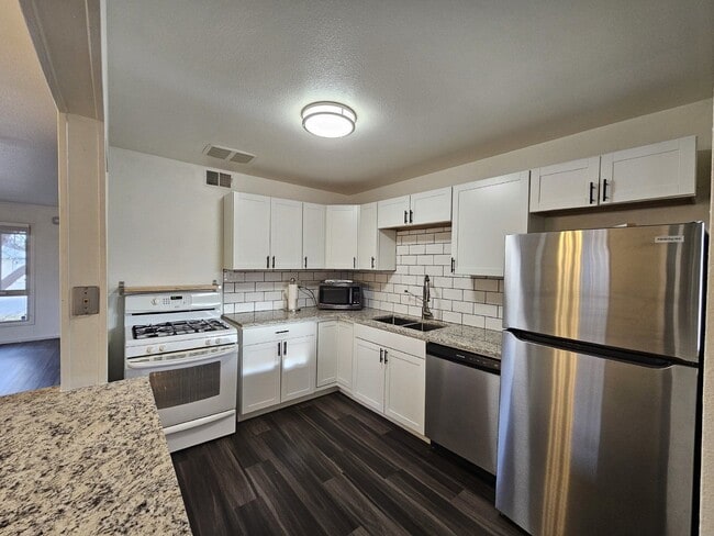 Photo - 1059 Worchester St