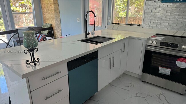 Photo - 1633 McKinley St