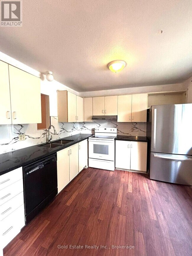 Photo - 40 - 490 THIRD STREET