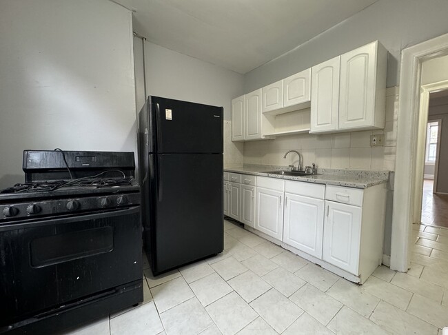 164 Pearsall Ave 3 - 161 Pearsall Ave Apartments Unit 3