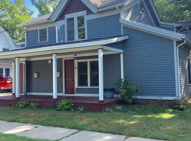 Building Photo - 108 N Hamilton St Unit 108-2