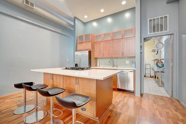 Photo - 1760 W Wrightwood Ave Unit 115