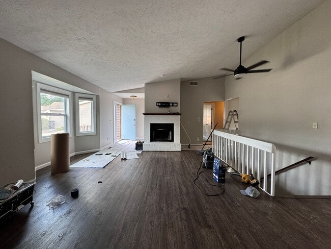 Beautiful ranch house on quite street with... - Beautiful ranch house on quite street with...