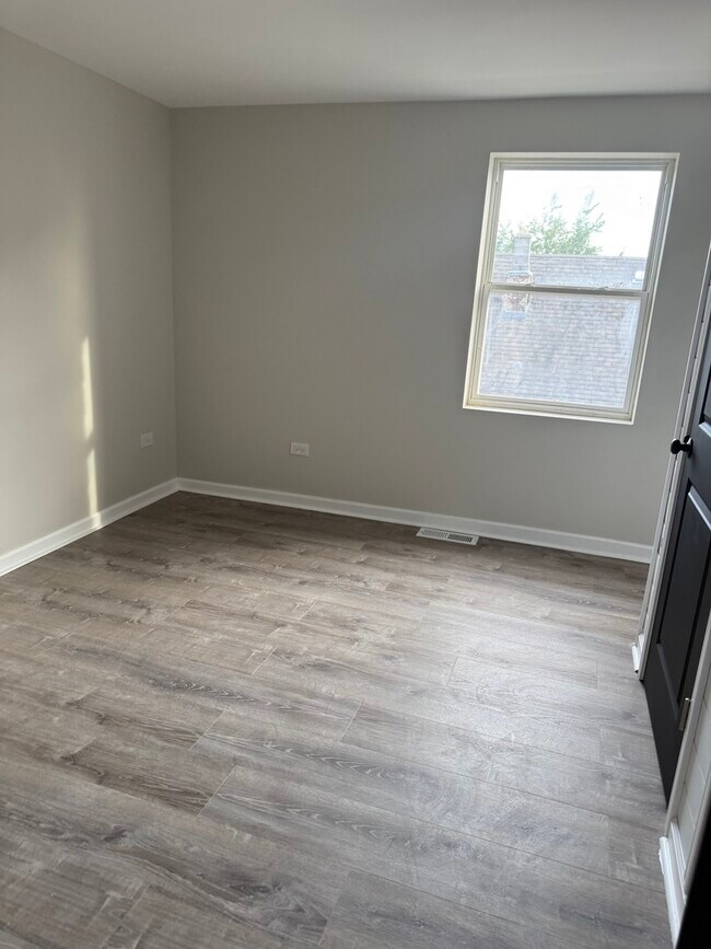 Photo - 5910 S Michigan Ave