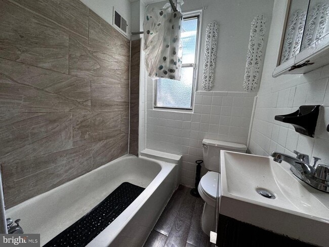 Photo - 210 N Avondale St