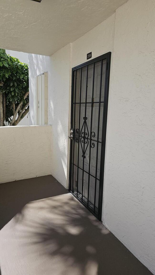 Photo - 3138 Via Poinciana Unit 209