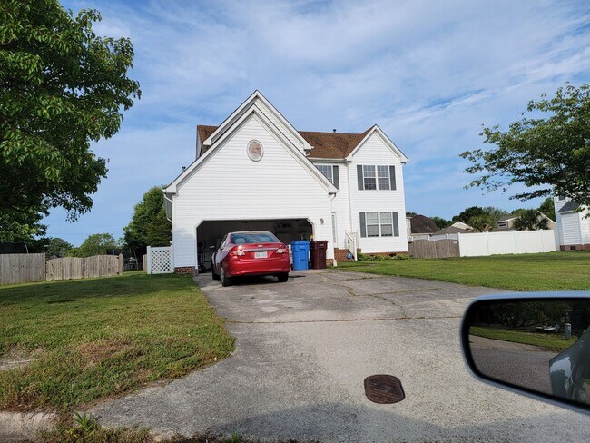 Photo - Spacious 4 Bedroom in Stonegate
