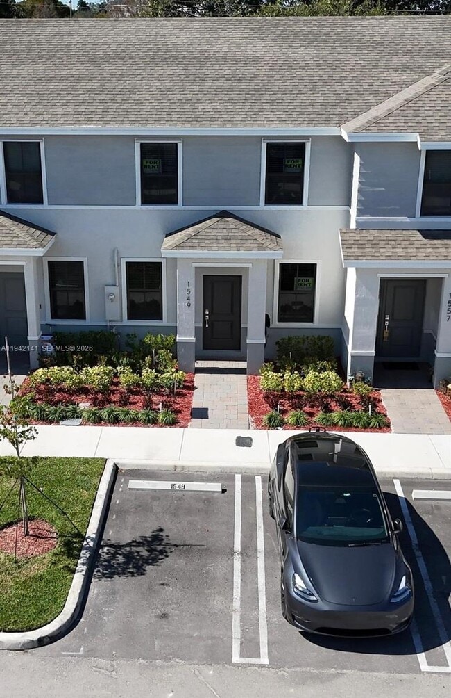 Building Photo - 1549 NE 3rd Ave