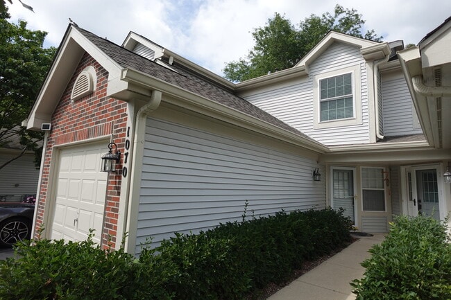 Photo - 1070 Woodhill Ct