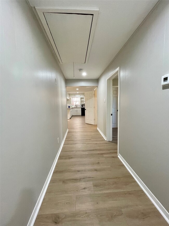 Photo - 817 N Valderas St