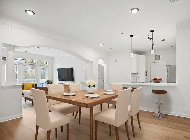 Photo - Weston Lakeside Apartments