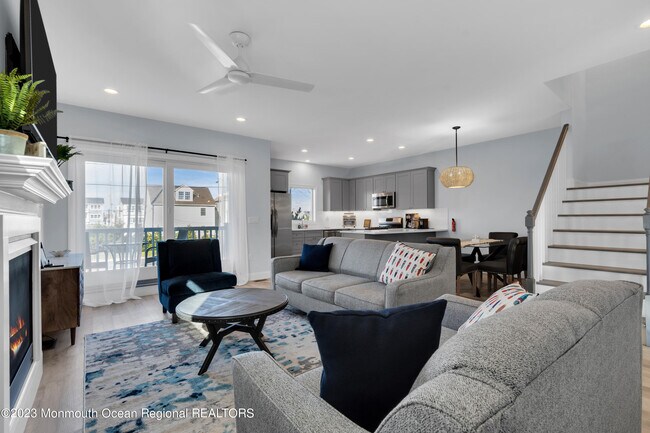 121 Dewey Dr