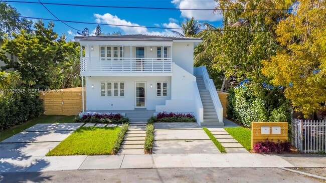 Building Photo - 524 NE 65th St Unit 2