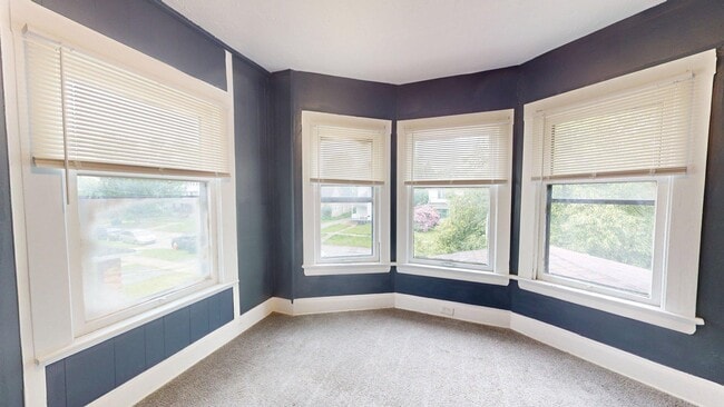 Photo - 3889 W 33rd St