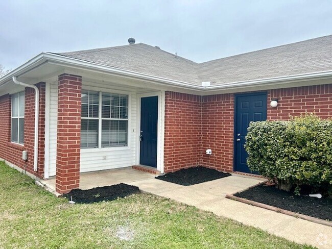 Building Photo - Spacious Duplex Rental