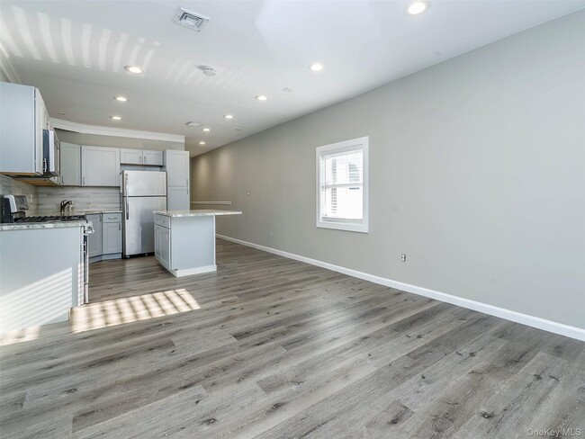 Photo - 49 Glen Head Rd Unit 2nd Floor