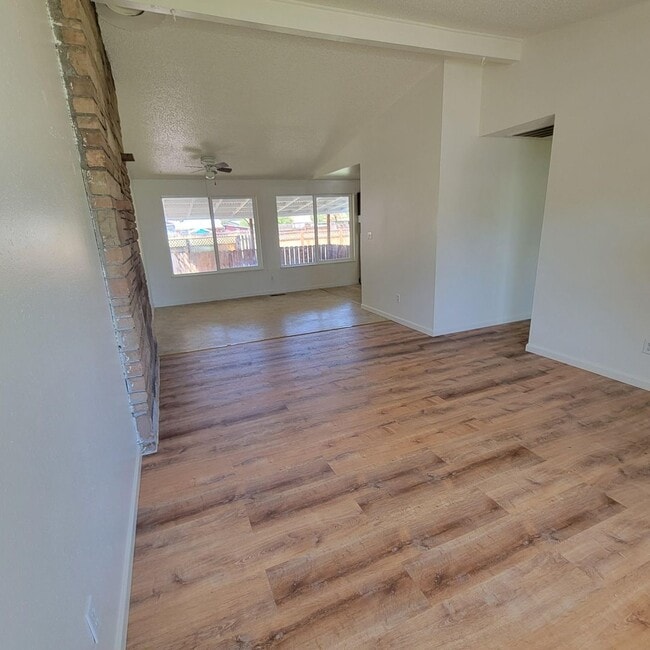 4240 Myrtlewood Dr