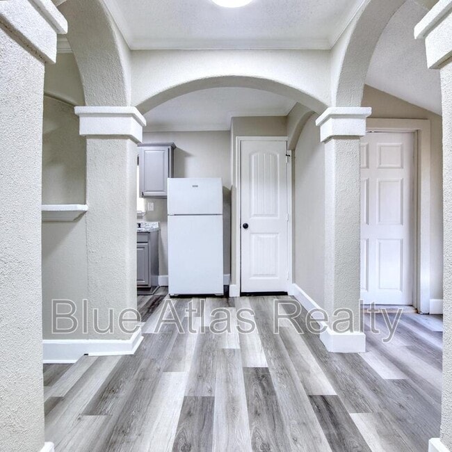 Photo - 7838 Maxwell Ave