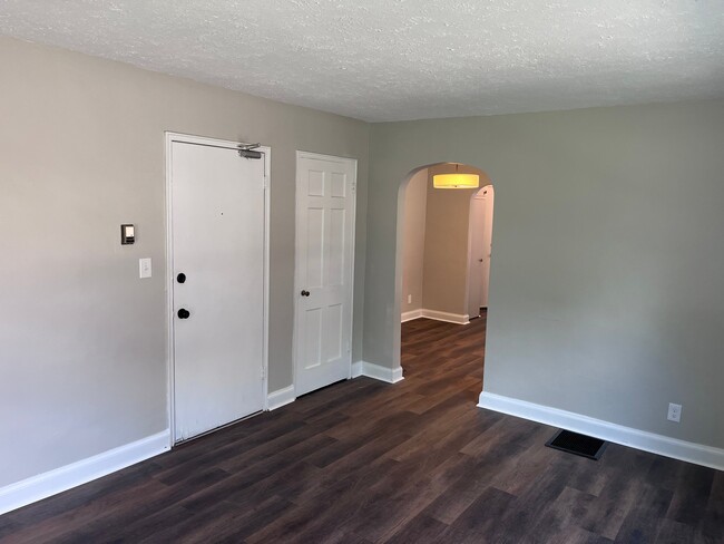 4704 S 3rd St Unidad 1 (Ground floor)