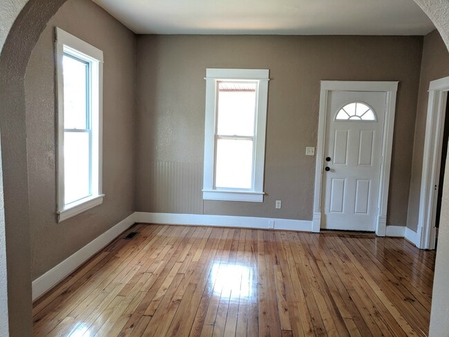 Photo - 1666 Smith St