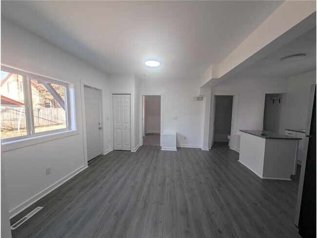 Photo - 302 E 48th St