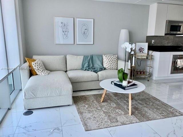 Photo - 92 SW 3rd St Unidad 4707