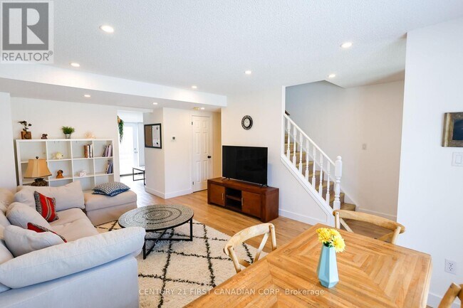 Photo - 70 Chapman Ct