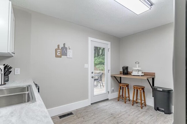 Photo - 906 North Main Street