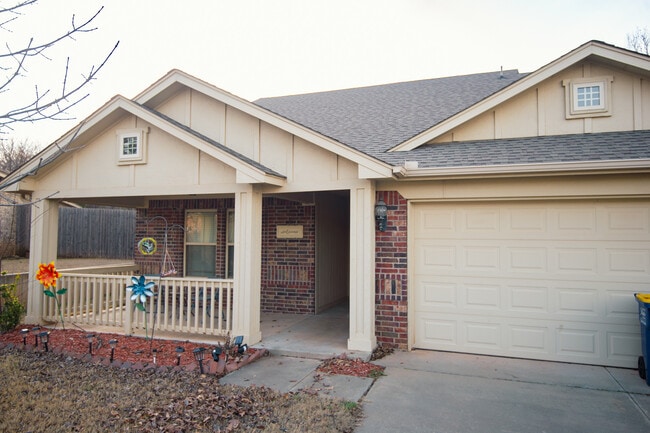 Photo - 912 S Linford Dr