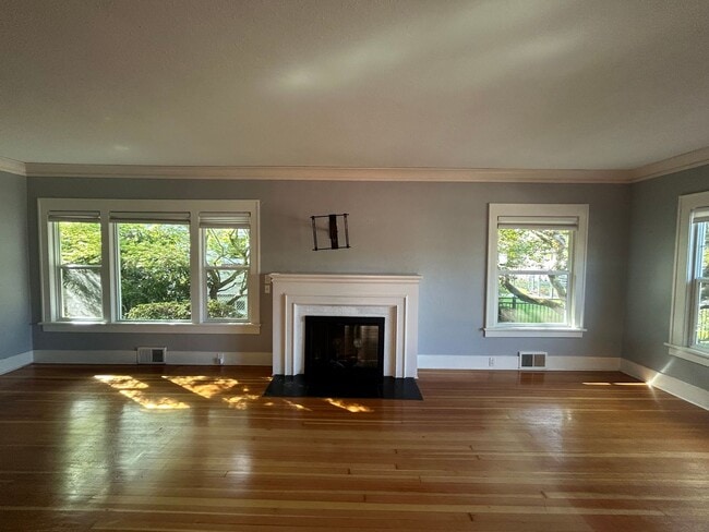 Photo - Gorgeous Craft House with Finish Basement ...