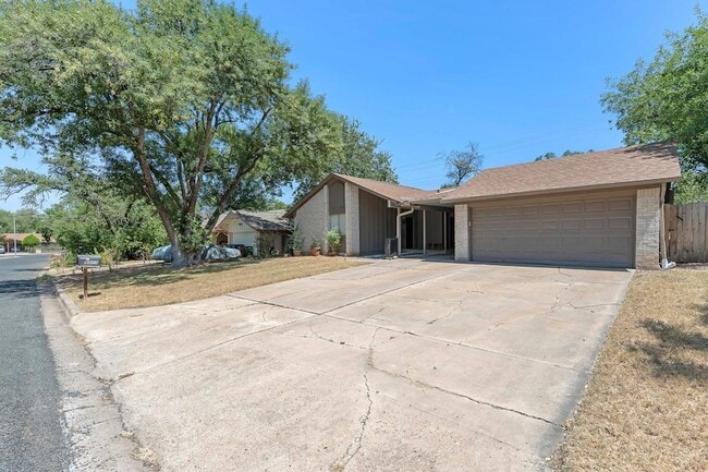 Building Photo - 9011 Quail Valley Dr Unit A