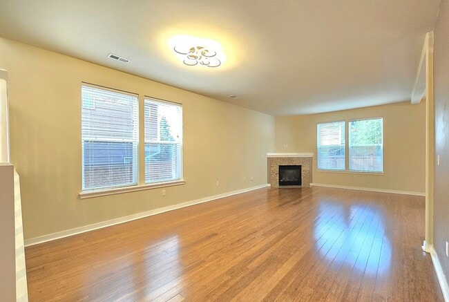Photo - Bright & Spacious 4-Bedroom Home for Rent ...