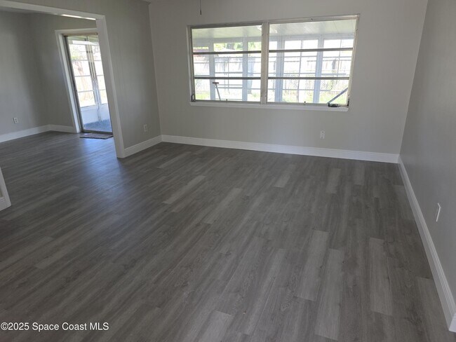 Photo - 1076 Hermosa Dr