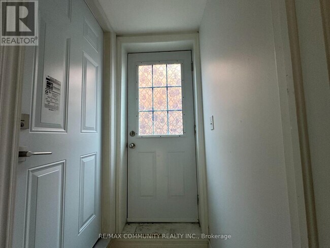 Photo - 12 Ball Crescent