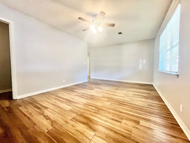 Photo - 114 Willow Loop