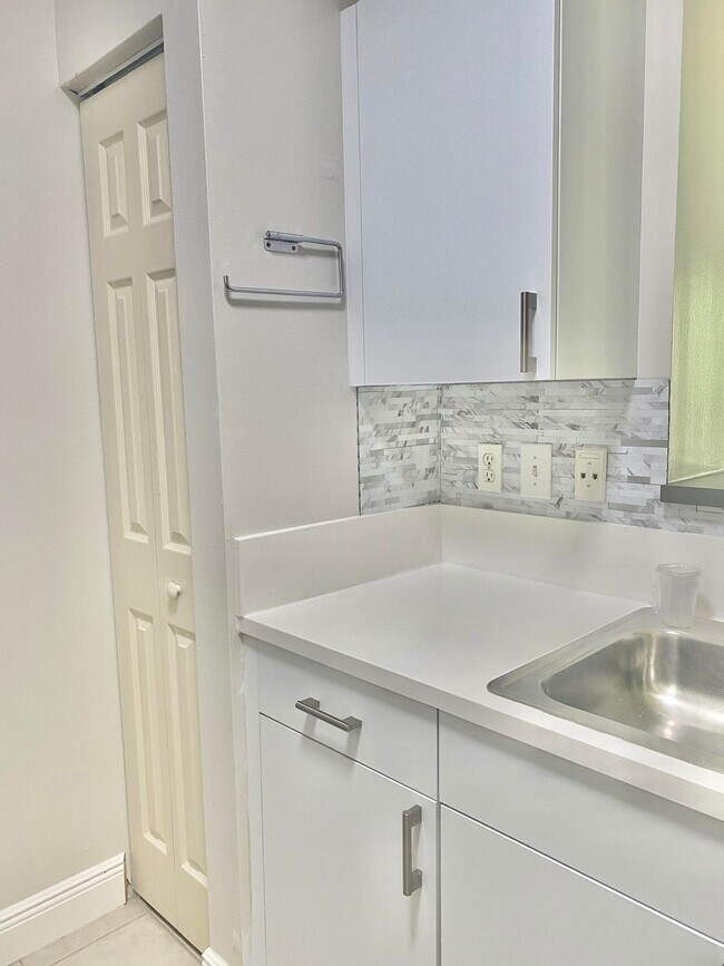 Photo - 630 S Sapodilla Ave Unit 204