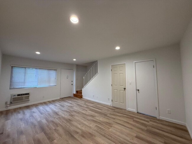 Photo - 13952 Moorpark Ave