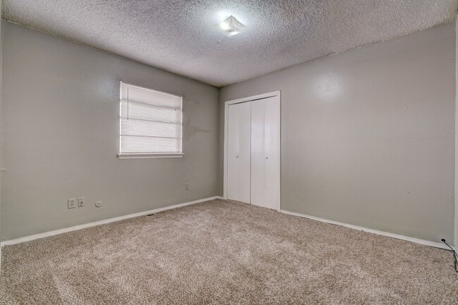 Photo - 3 bed 2 bath duplex in Midwest City