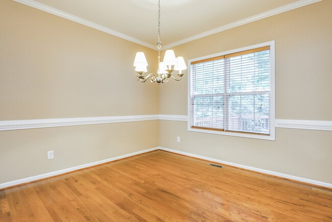 Photo - 136 Roan Dr