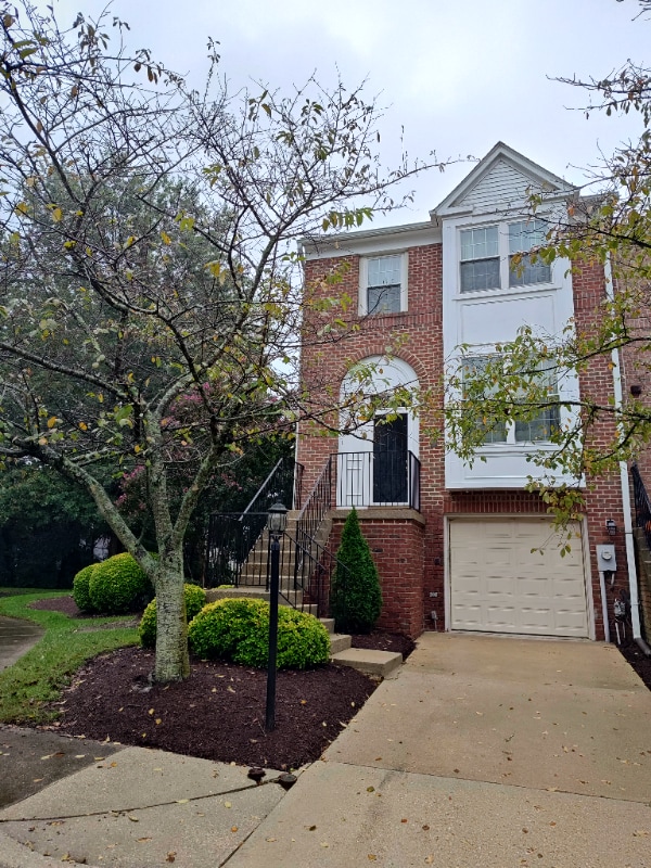 Building Photo - 15721 Ensleigh Ln Rental