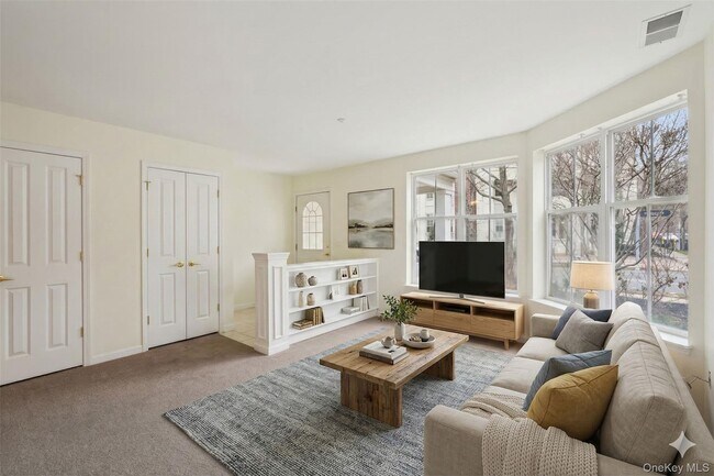 Photo - 2 Leeward Dr