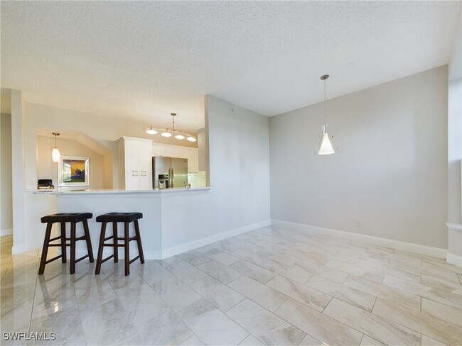 Photo - 85 Silver Oaks Cir Unit 6-102