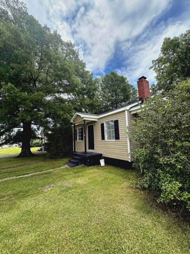 Photo - Renovated home in the heart of Oxford!