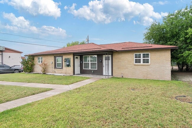 Photo - 1104 N Bedell Ave