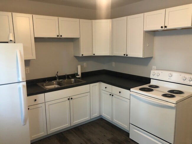 Building Photo - 305 N Butler St