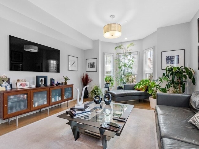 Photo - 75 South St Unit 2