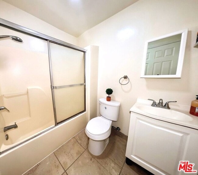 4343 4th St Unidad 2-E