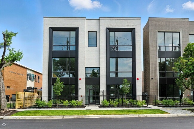 Building Photo - 1615 W 13th St Unit 201