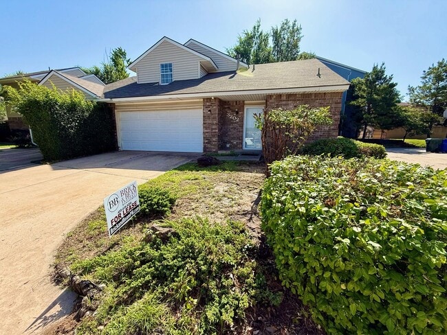 Building Photo - West-side Norman Home